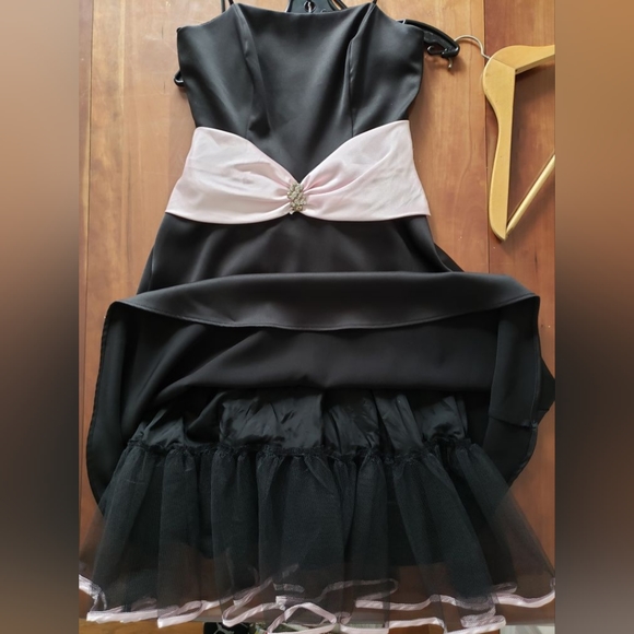 Aspeed Designer Prom Dress - Picture 2 of 9